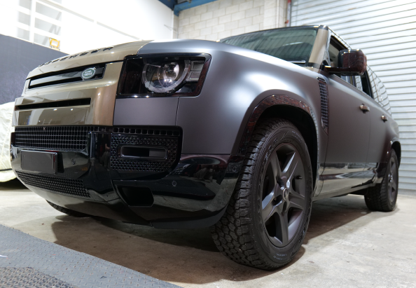 Land Rover Defender Black